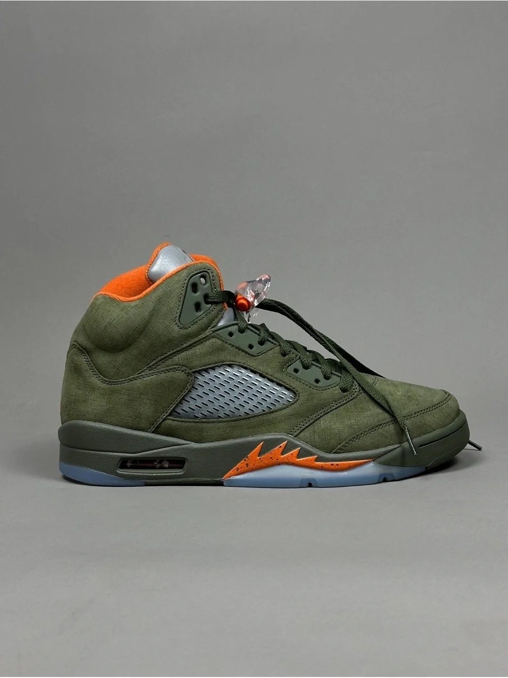 Jordan premium olive